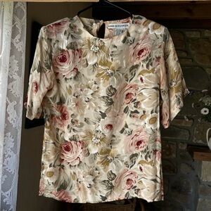 VINTAGE Annie Alexander 100% silk floral short sleeve blouse size small like new